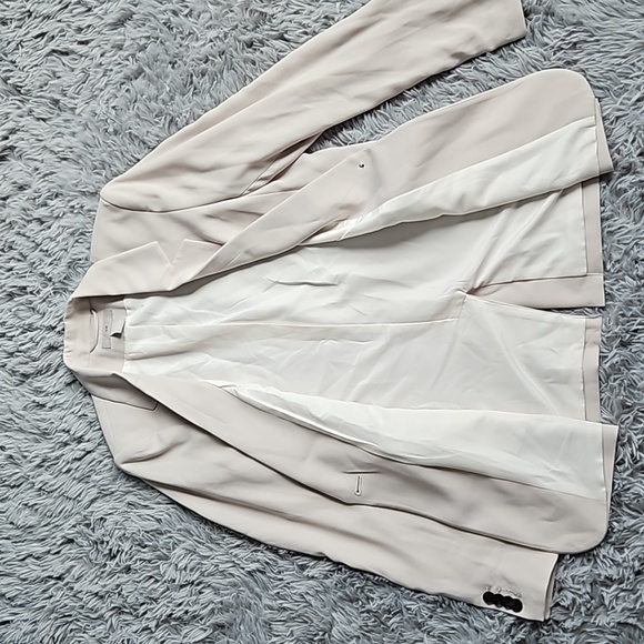 Blazer - Picture 5 of 6